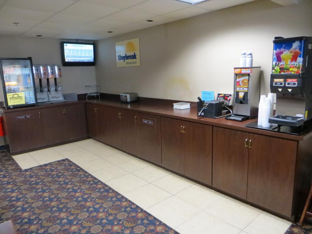 Days Inn By Wyndham Grand Island I-80 Doniphan Экстерьер фото